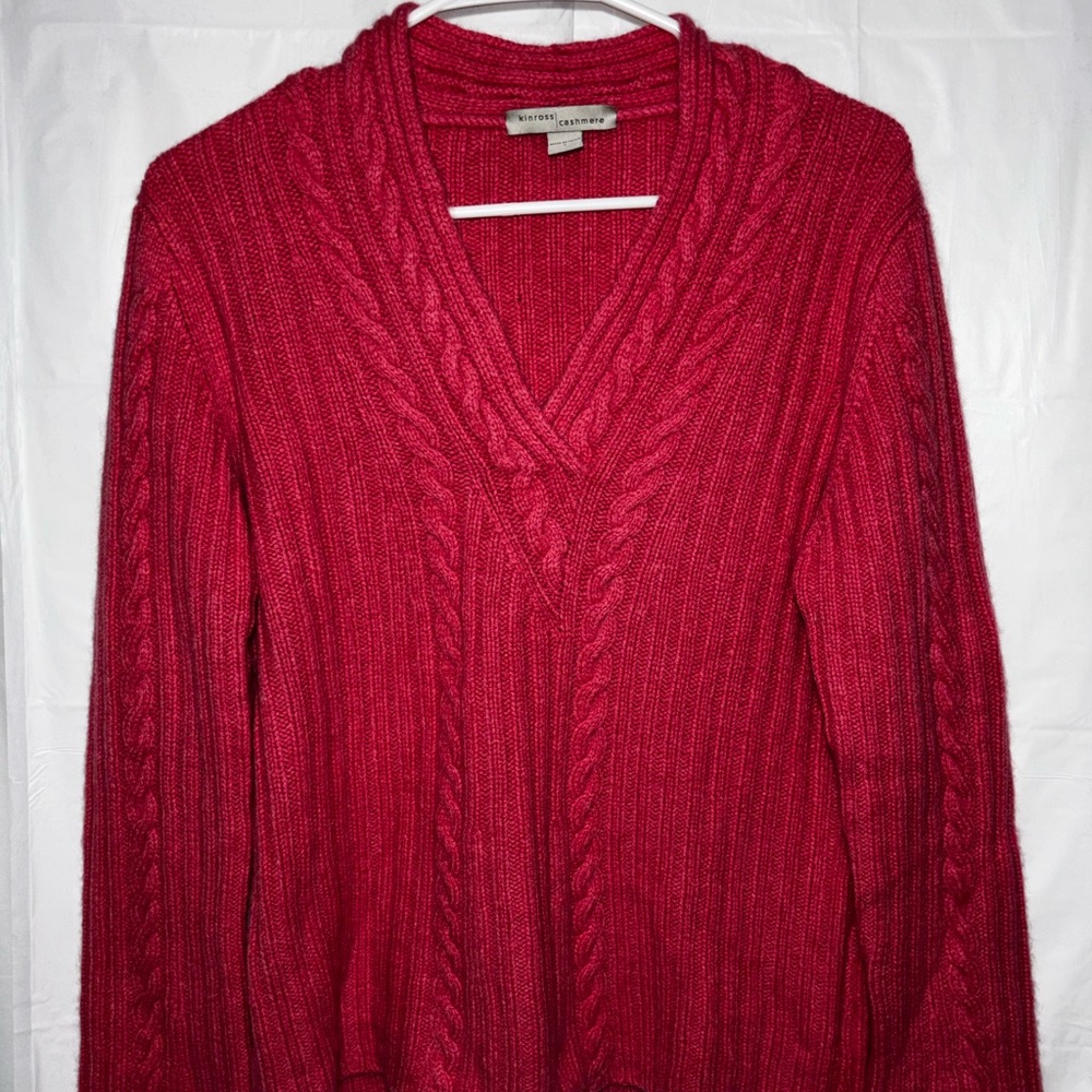 Kinross V-Neck Sweater in pink